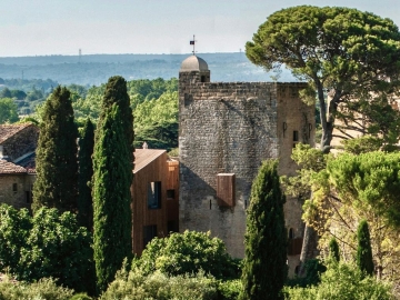 Tour Sarrazine de Montaren - B&B in Uzès, Languedoc-Roussillon