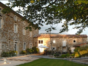 Le Prieuré des Sources - B&B in La Répara-Auriples, Rhône-Alpes