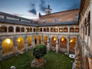 Real Monasterio de San Zoilo - Schloss Hotel in Carrión de los Condes, Kastilien-Leon