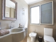 Wohnen im / Verweilen in der Villa Elena Loutraki Griechenland boutique hotel  besonders luxuriös aussergewöhnlich trendig schick cool klein