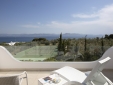 Wohnen im / Verweilen in der Villa Elena Loutraki Griechenland boutique hotel  besonders luxuriös aussergewöhnlich trendig schick cool klein