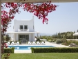 Wohnen im / Verweilen in der Villa Elena Loutraki Griechenland boutique hotel  besonders luxuriös aussergewöhnlich trendig schick cool klein