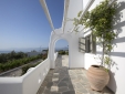 Wohnen im / Verweilen in der Villa Elena Loutraki Griechenland boutique hotel  besonders luxuriös aussergewöhnlich trendig schick cool klein