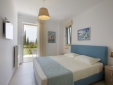 Wohnen im / Verweilen in der Villa Elena Loutraki Griechenland boutique hotel  besonders luxuriös aussergewöhnlich trendig schick cool klein