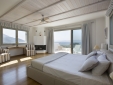 Wohnen im / Verweilen in der Villa Elena Loutraki Griechenland boutique hotel  besonders luxuriös aussergewöhnlich trendig schick cool klein